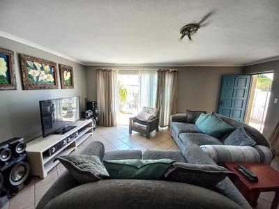 Apartment / Flat For Sale in Whispering Pines, Gordons Bay Central, Gordons Bay