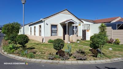 House For Sale in Victoria Park, Somerset West